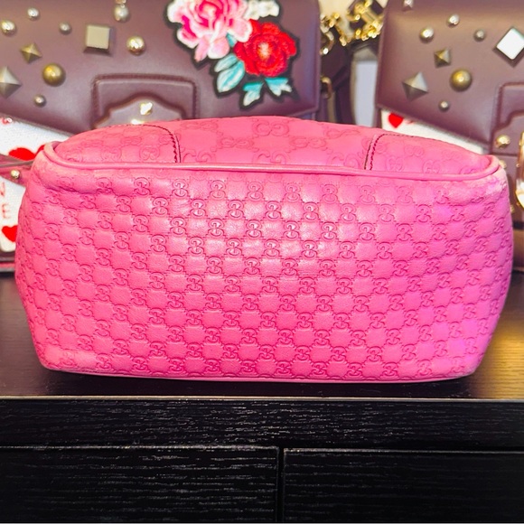 Gucci: Embossed Bree Guccissima GG Monogram Crossbody Bag - Picture 7 of 16